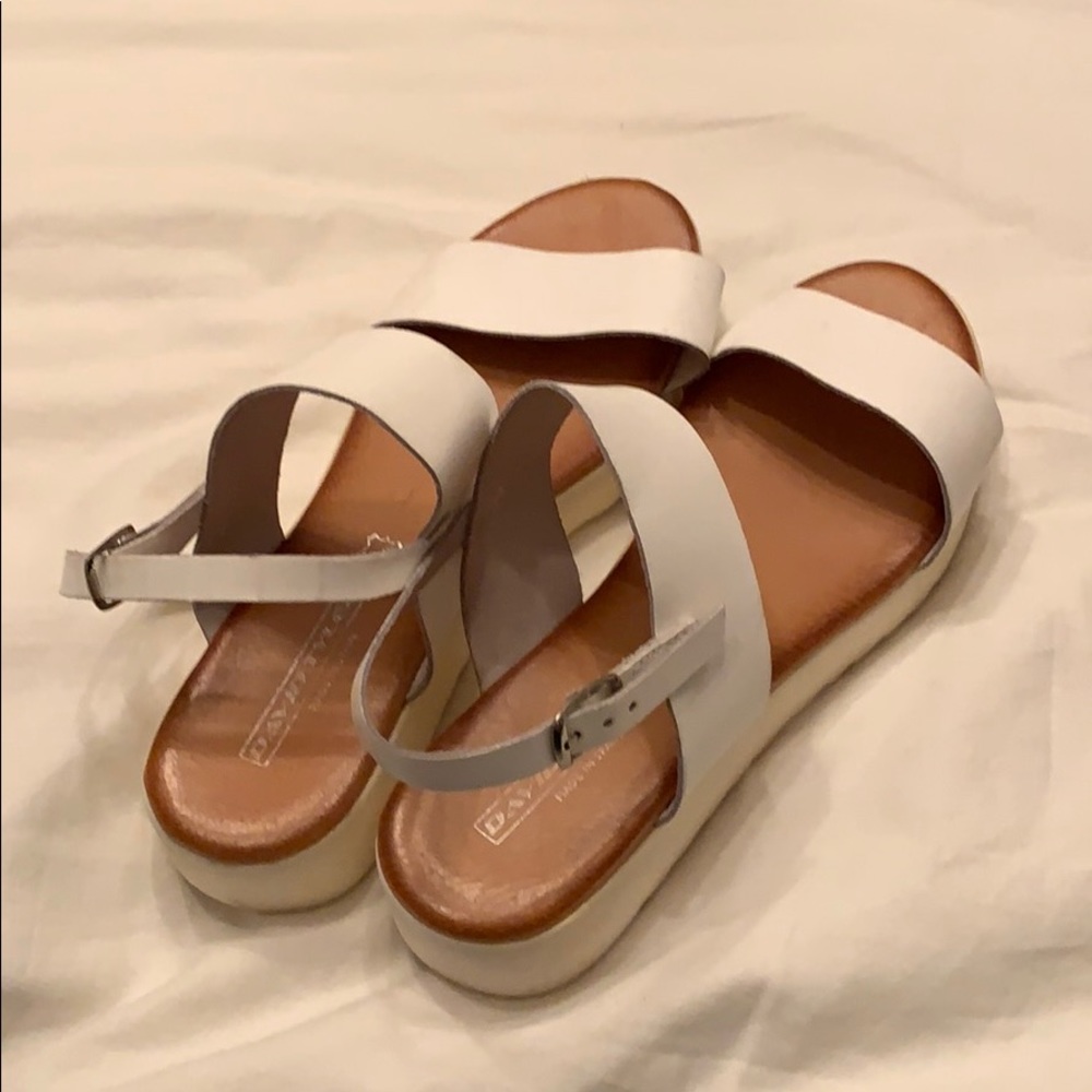 David Tyler size 38 Spain white leather sandals